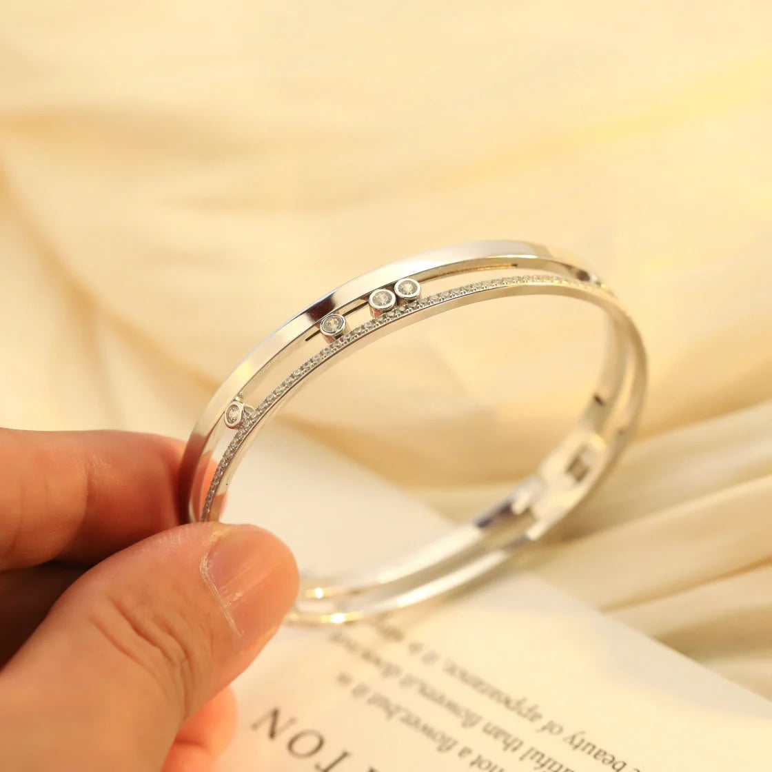 [Garvey]Move Romane Diamond Bangle Bracelet