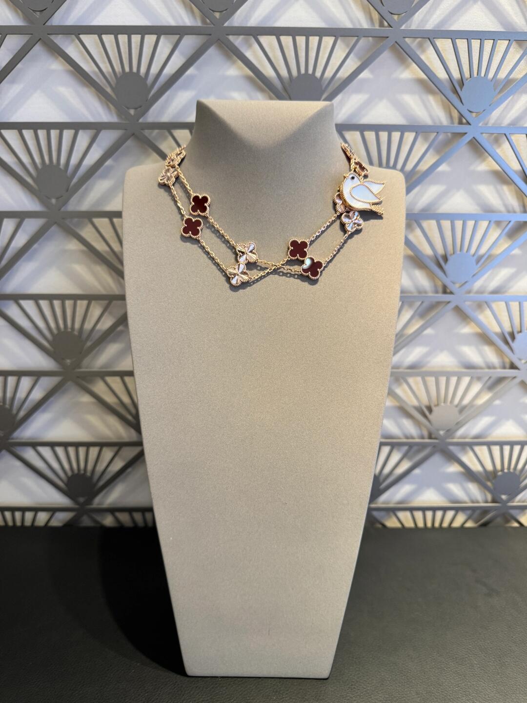 [Garvey ]CLOVER 20 MOTIFS LASER CARNELIAN NECKLACE