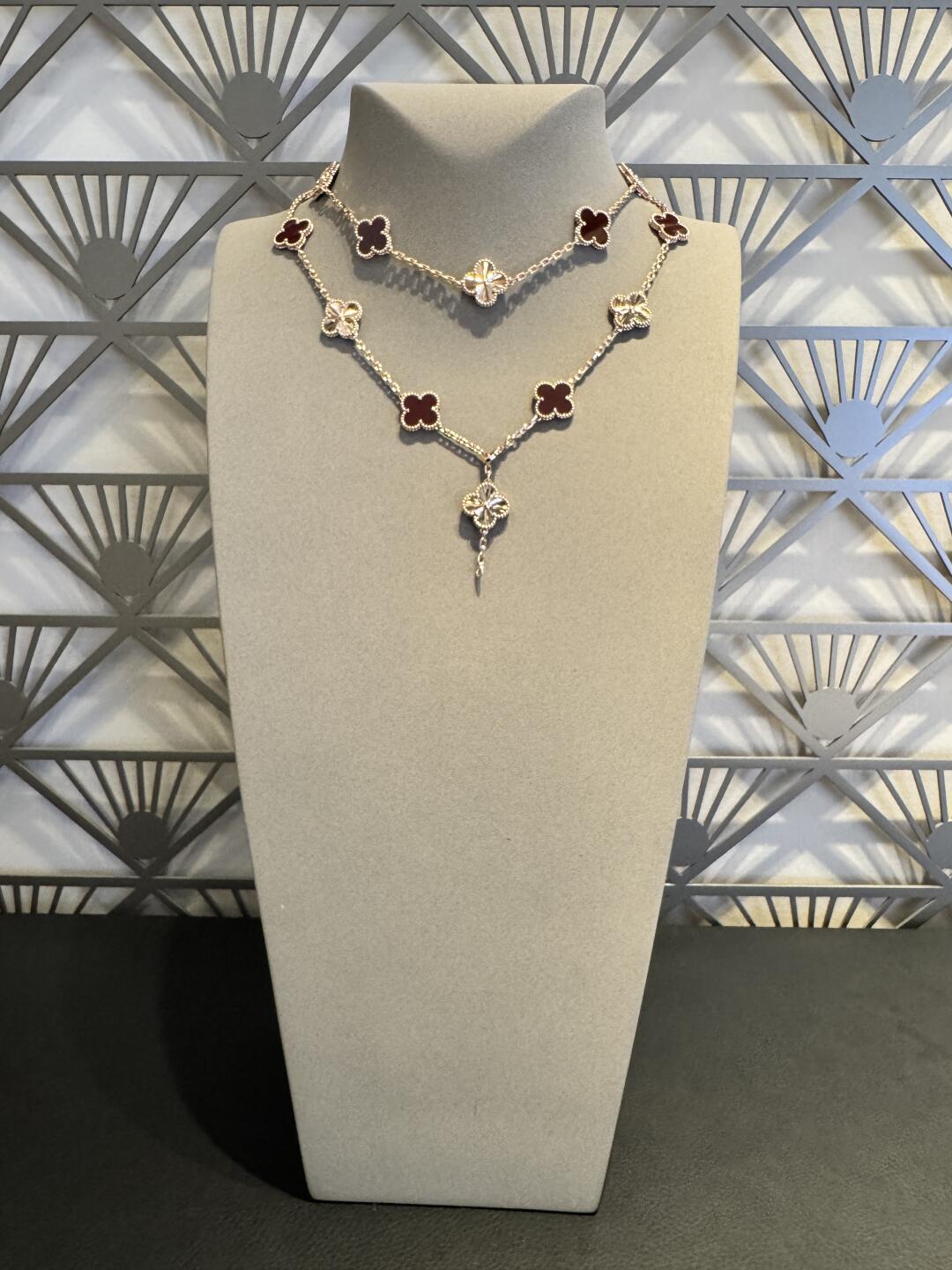 [Garvey ]CLOVER 20 MOTIFS LASER CARNELIAN NECKLACE