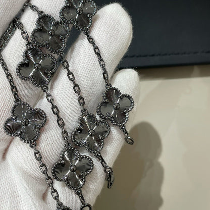 [Garvey ]CLOVER 5 MOTIF BLACK BRACELET