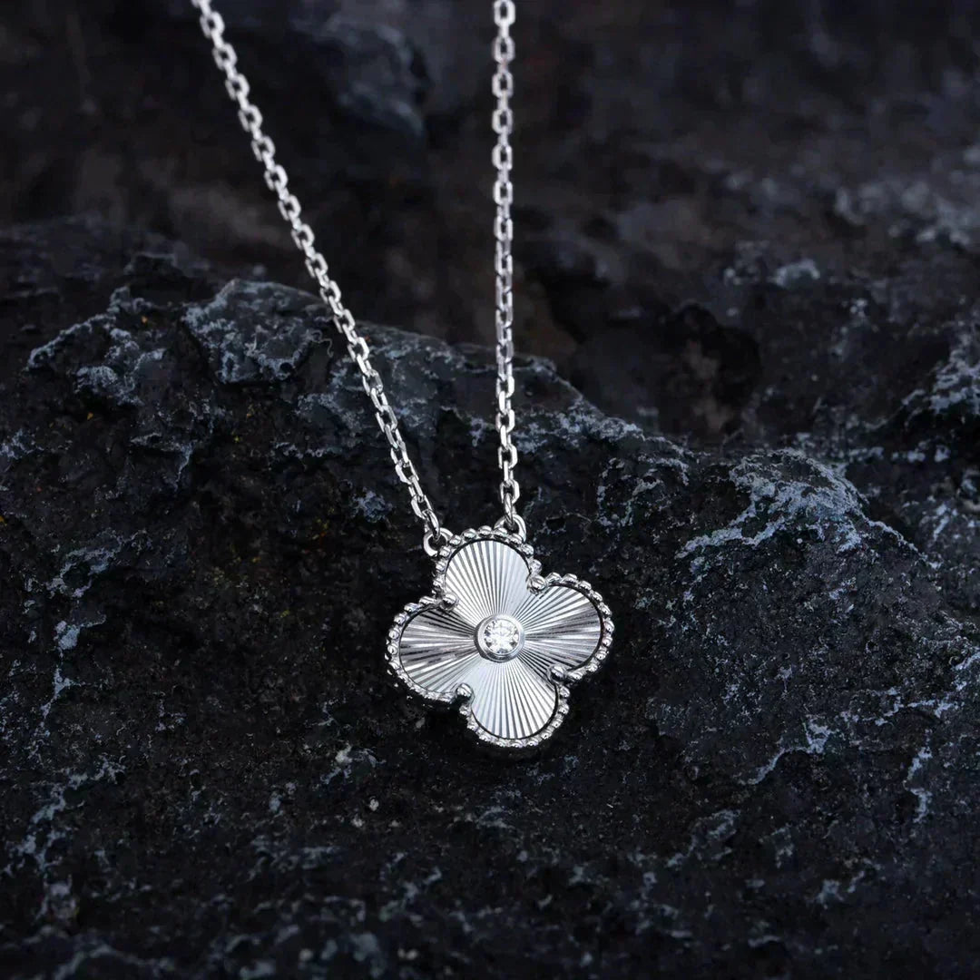 [Garvey ]CLOVER  15MM DIAMOND LASER NECKLACE SILVER