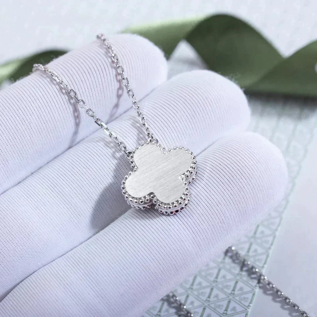 [Garvey ]CLOVER  15MM DIAMOND LASER NECKLACE SILVER