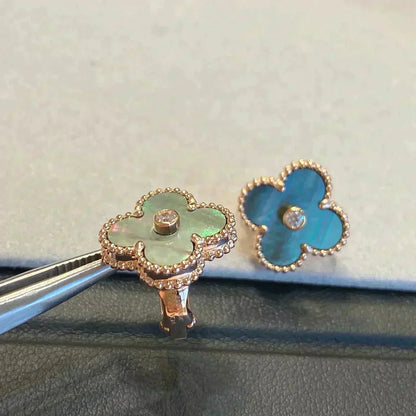 [Garvey ]CLOVER MEDIUM 1 MOTIFS GRAY MOP  DIAMOND EARRINGS