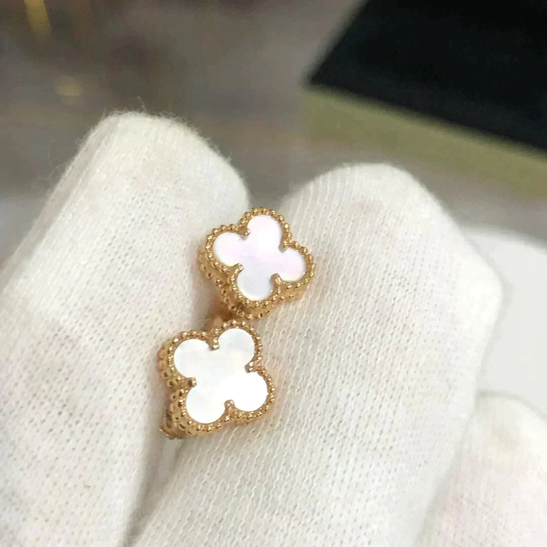 [Garvey ]CLOVER MINI 9.5MM WHITE MOP EARRINGS