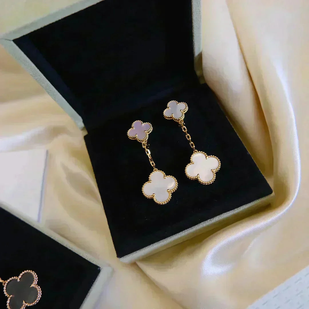 [Garvey ]CLOVER 2 MOTIF WHITE MOP EARRINGS