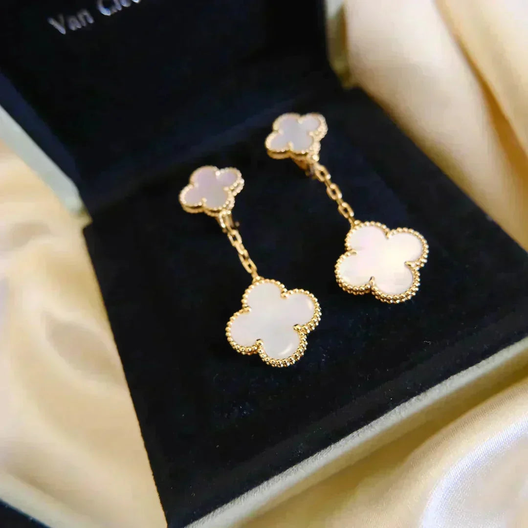 [Garvey ]CLOVER 2 MOTIF WHITE MOP EARRINGS