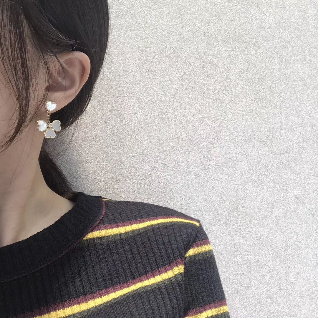 [Garvey ]CLOVER SWEET WHITE MOP EARRINGS