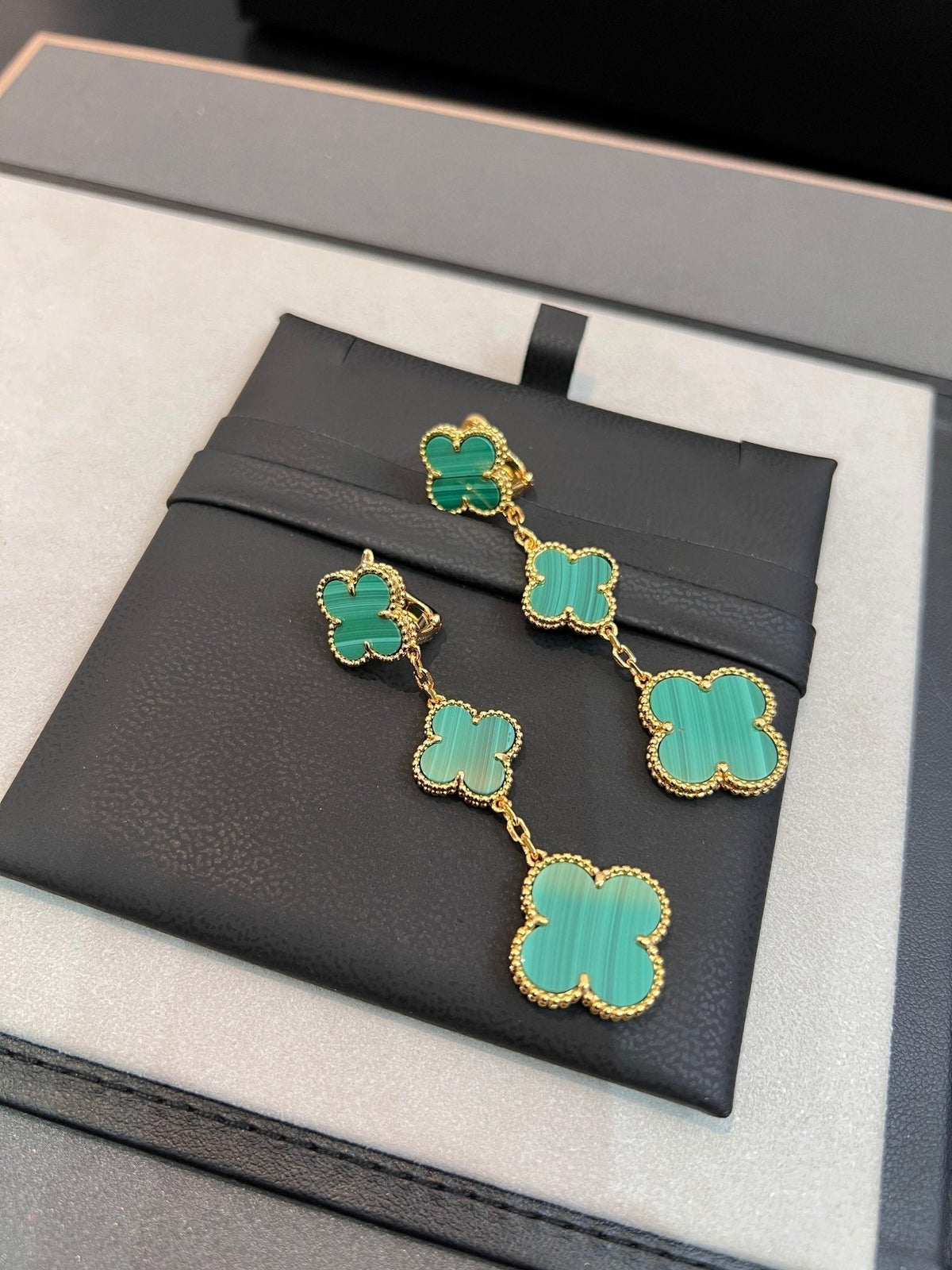 [Garvey ]CLOVER MALACHITE 3 MOTIFS GOLD