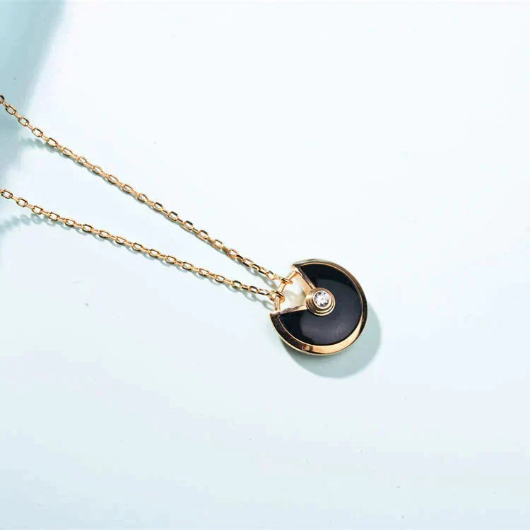[Garvey ]AMULETTE GOLD CARNELIAN ONYX NECKLACE
