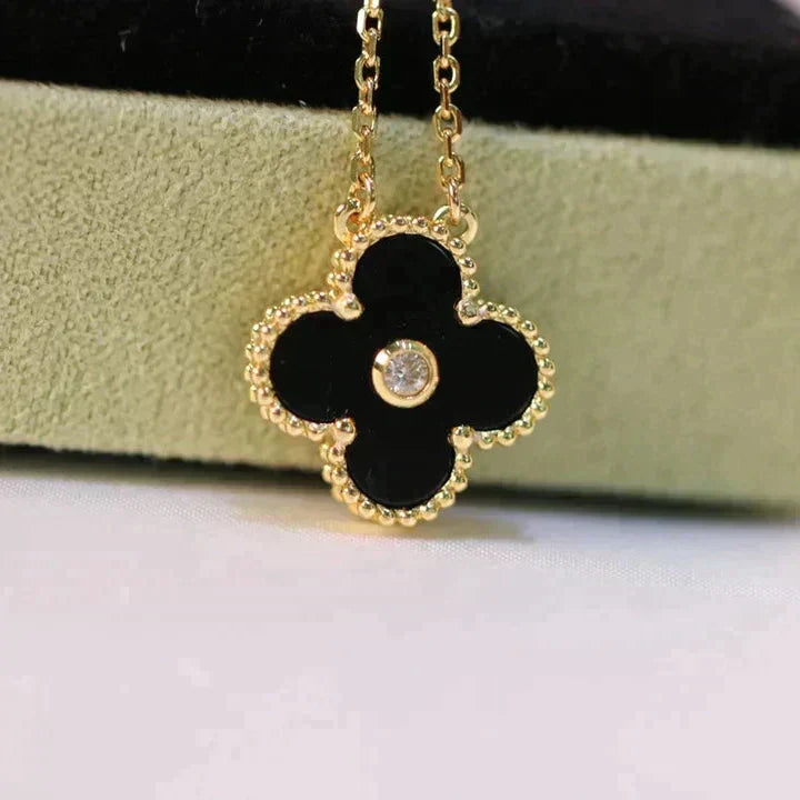 [Garvey ]CLOVER 15MM DIAMOND ONYX NECKLACE