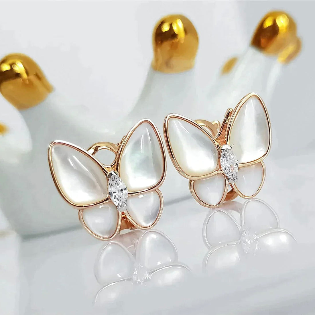 [Garvey ]BUTTERFLY MOP DIAMOND EARRINGS