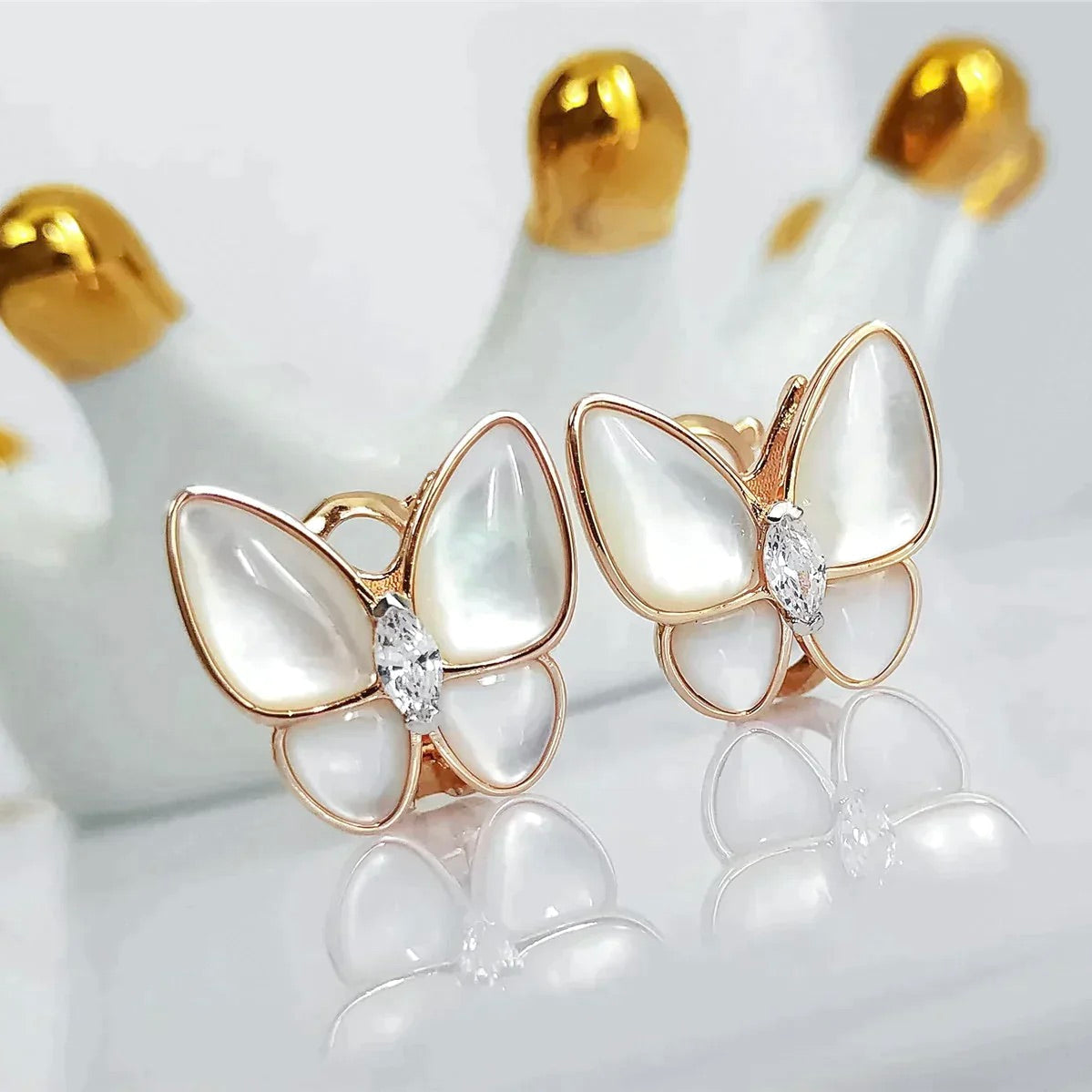 [Garvey ]BUTTERFLY MOP DIAMOND EARRINGS