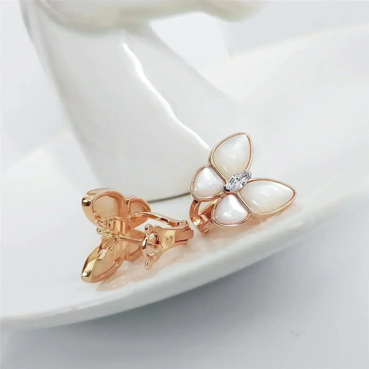 [Garvey ]BUTTERFLY MOP DIAMOND EARRINGS