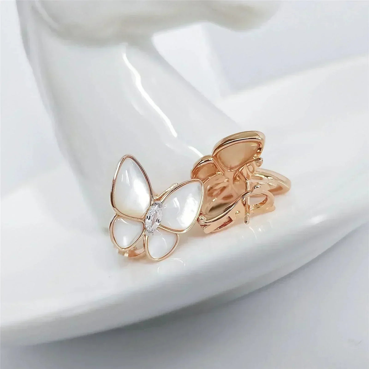 [Garvey ]BUTTERFLY MOP DIAMOND EARRINGS