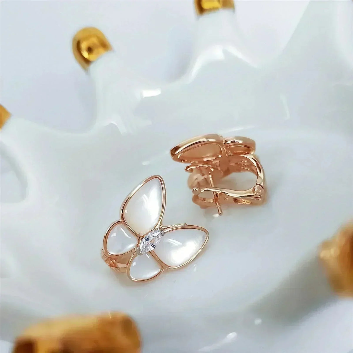 [Garvey ]BUTTERFLY MOP DIAMOND EARRINGS