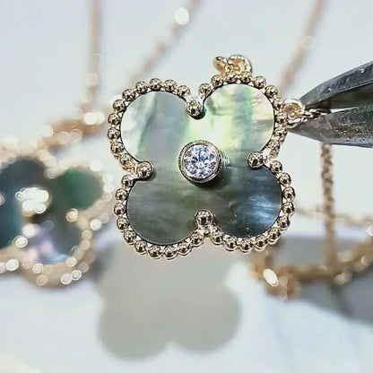[Garvey ]CLOVER 15MM DIAMOND AND MOTHER-OF-GREY NECKLACE