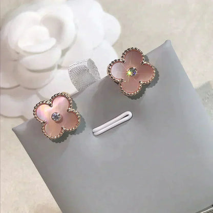 [Garvey ]CLOVER MEDIUM 1 MOTIFS  PINK MOP DIAMOND EARRINGS