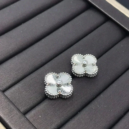 [Garvey ]CLOVER MINI 9.5MM LASER EARRINGS