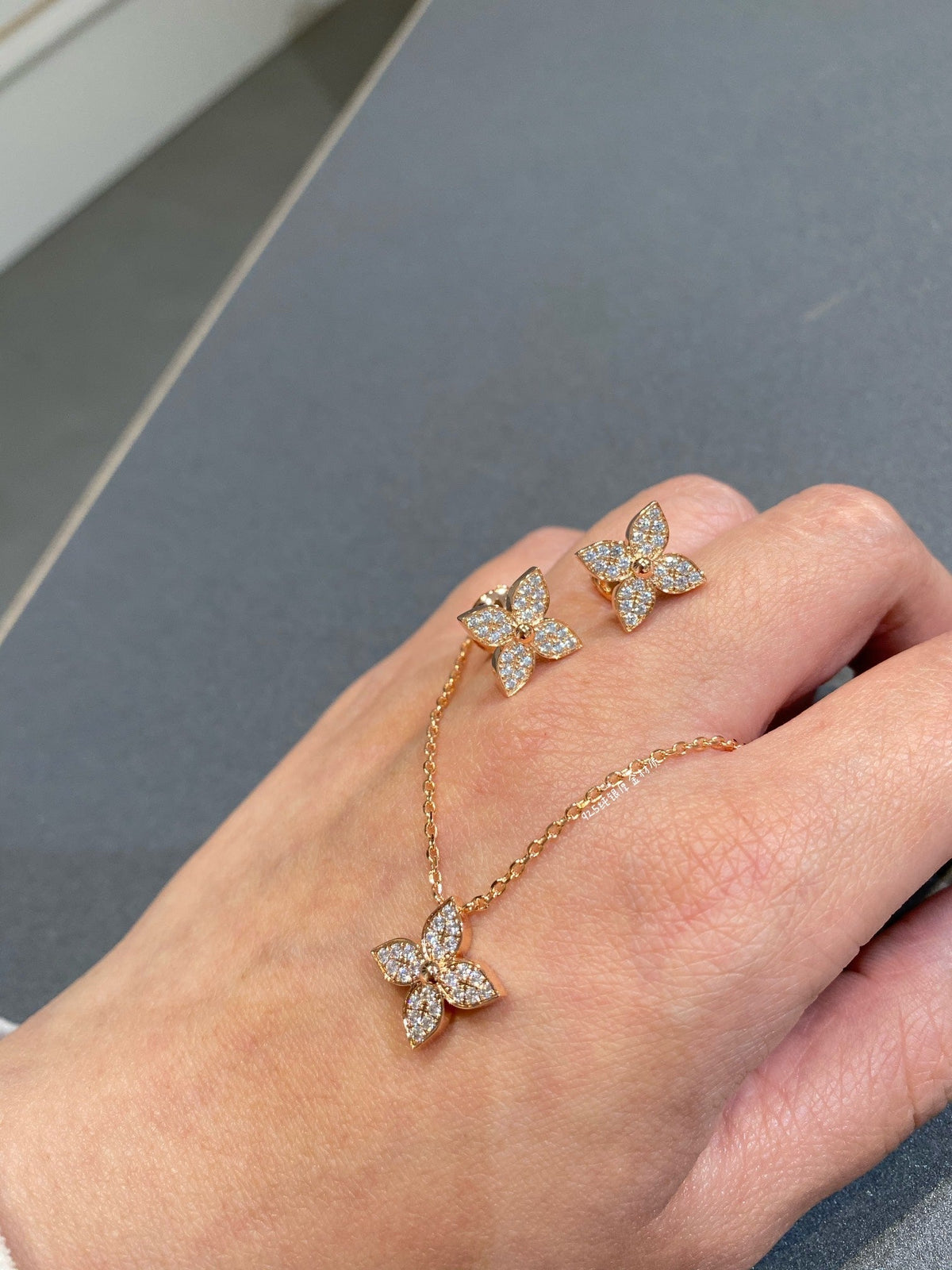 [Garvey ]STAR DIAMOND NECKALCE
