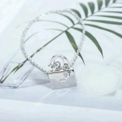 [Garvey ]AMULETTE PEDANT SILVER NECKLACE