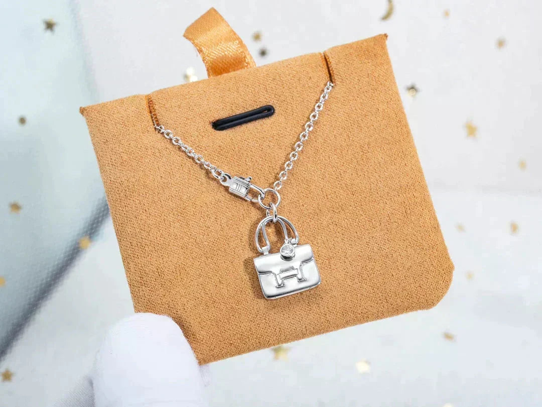 [Garvey ]AMULETTE PEDANT SILVER NECKLACE