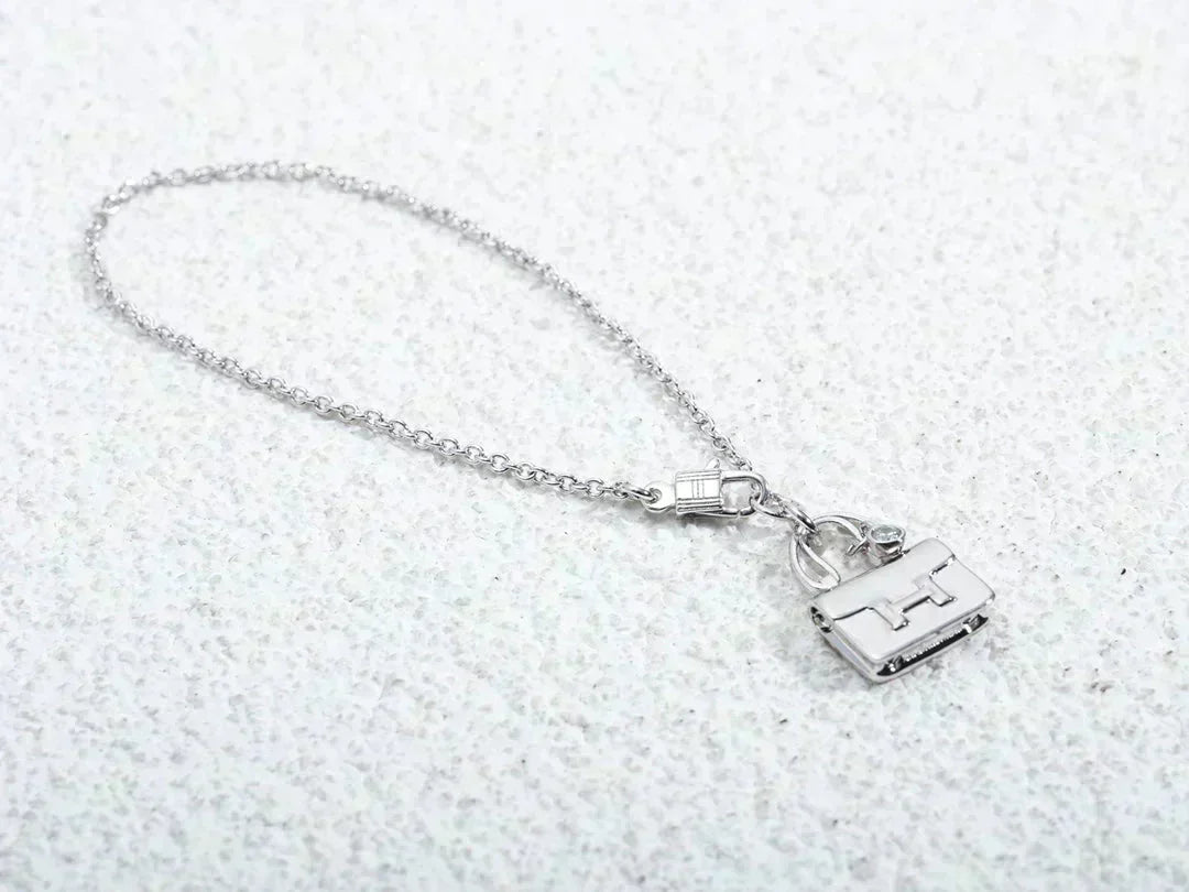 [Garvey ]AMULETTE PEDANT SILVER NECKLACE
