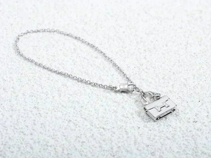 [Garvey ]AMULETTE PEDANT SILVER NECKLACE