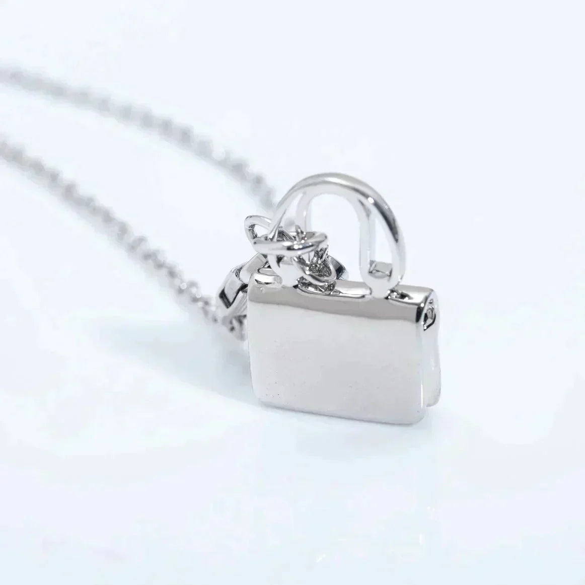 [Garvey ]AMULETTE PEDANT SILVER NECKLACE