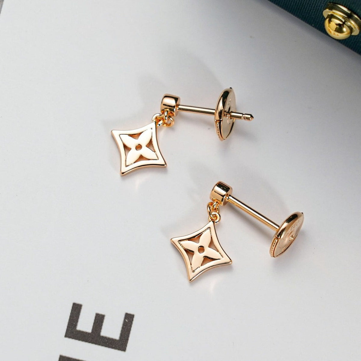 [Garvey ]STAR EARRINGS GOLD