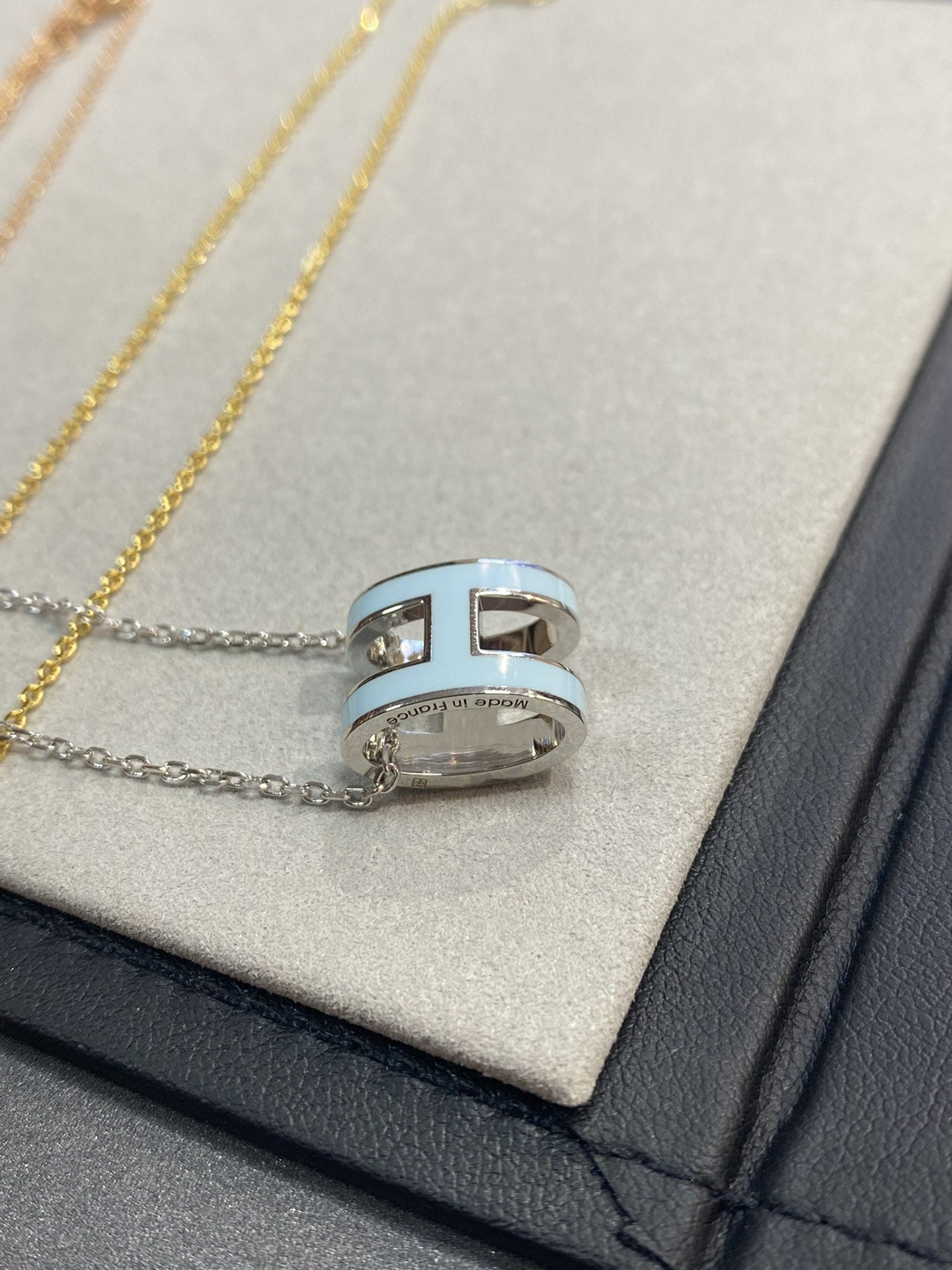 [Garvey]POP H LIGHT BLUE NECKLACE