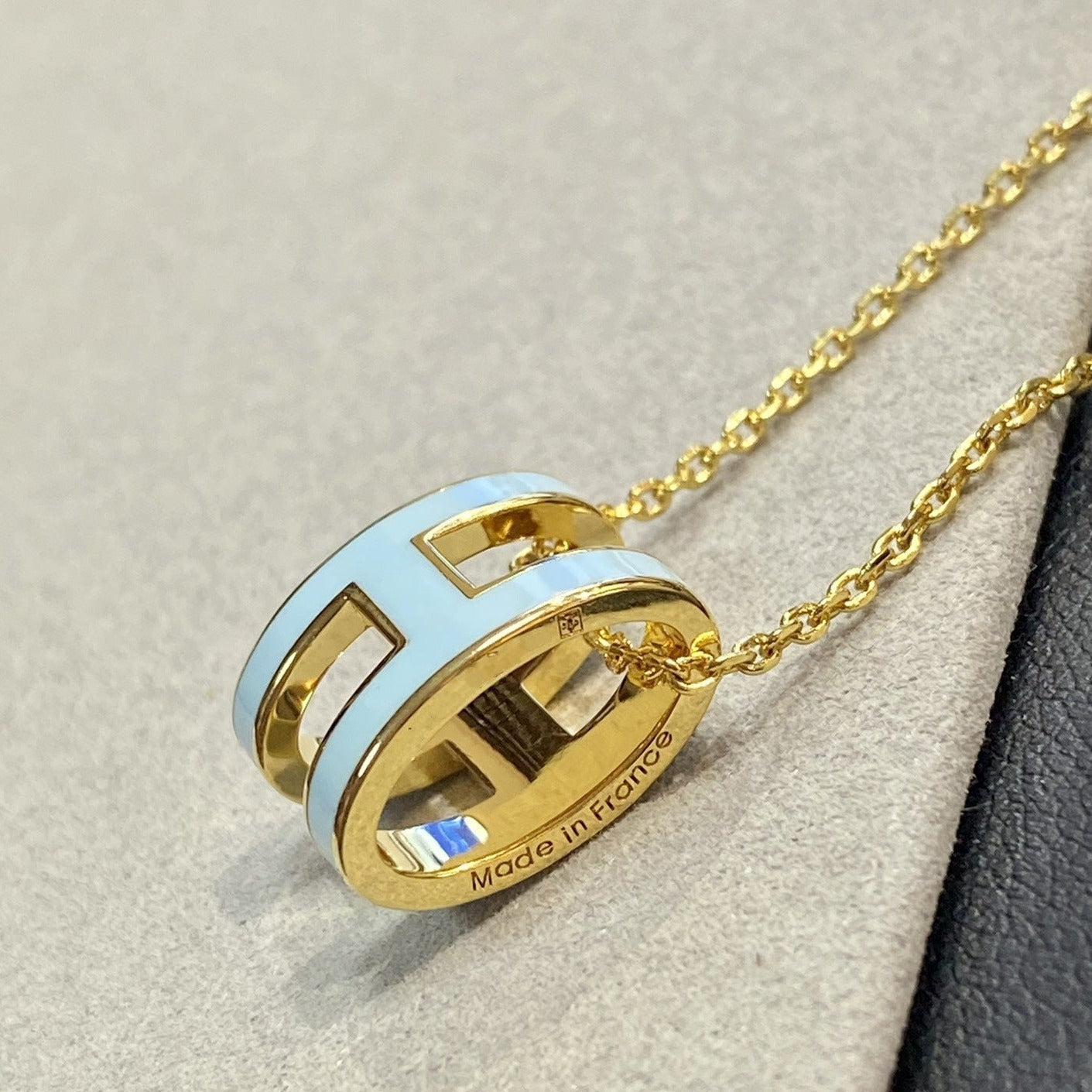 [Garvey]POP H LIGHT BLUE NECKLACE