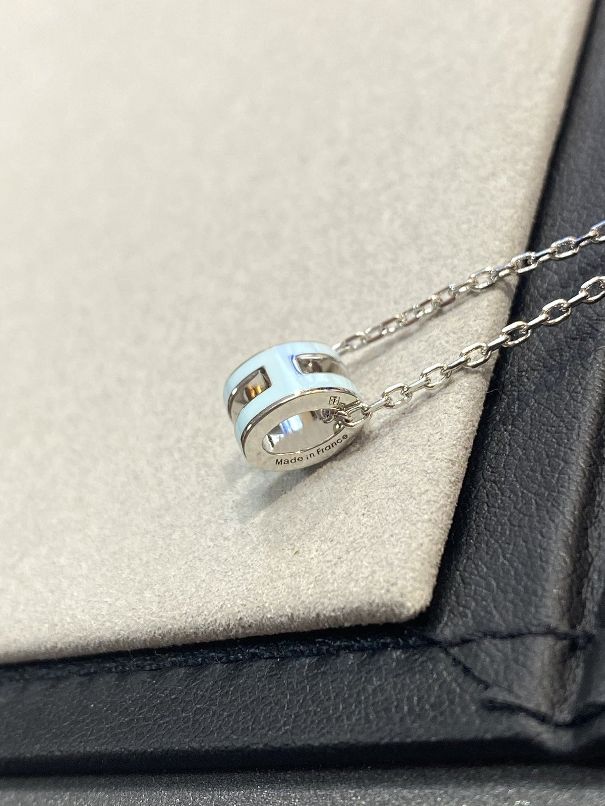 [Garvey ]POP H LIGHT BLUE NECKLACE