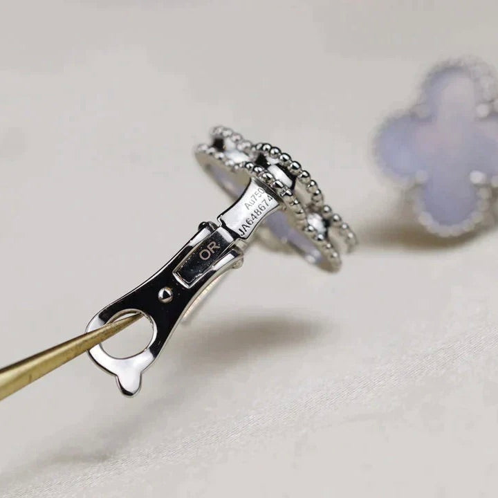 [Garvey ]CLOVER MEDIUM 1 MOTIFS  WHITE MOP EARRINGS SILVER