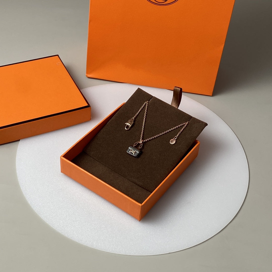 [Garvey ]CONSTANCE BLACK PEDANT PINK GOLD NECKLACE