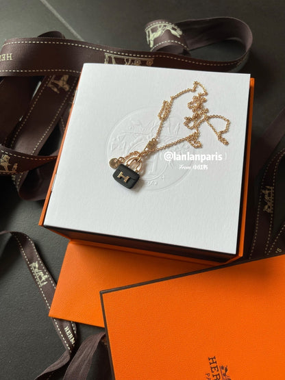 [Garvey ]CONSTANCE BLACK PEDANT PINK GOLD NECKLACE