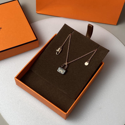 [Garvey ]CONSTANCE BLACK PEDANT PINK GOLD NECKLACE