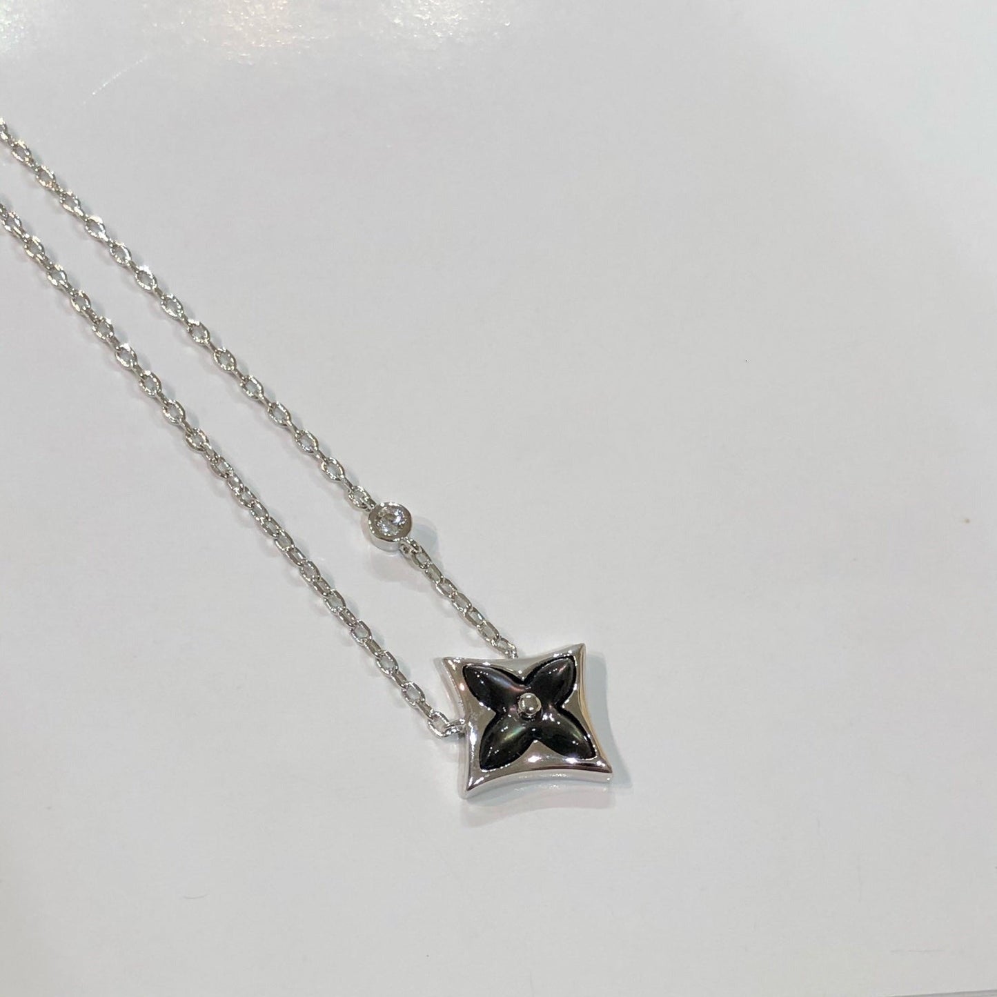 [Garvey]STAR BLACK MOP NECKLACE