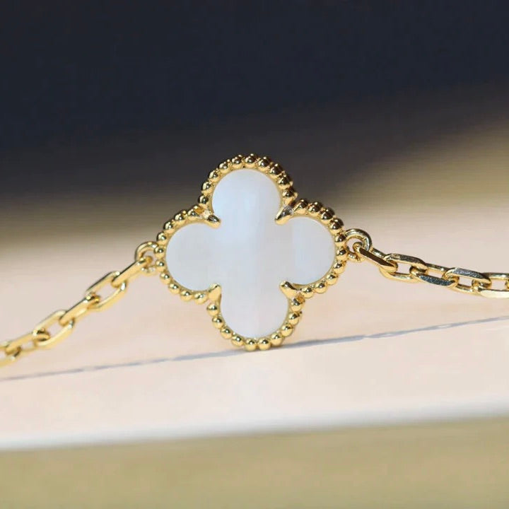 [Garvey ]CLOVER 20 MOTIFS WHITE MOP NECKLACE