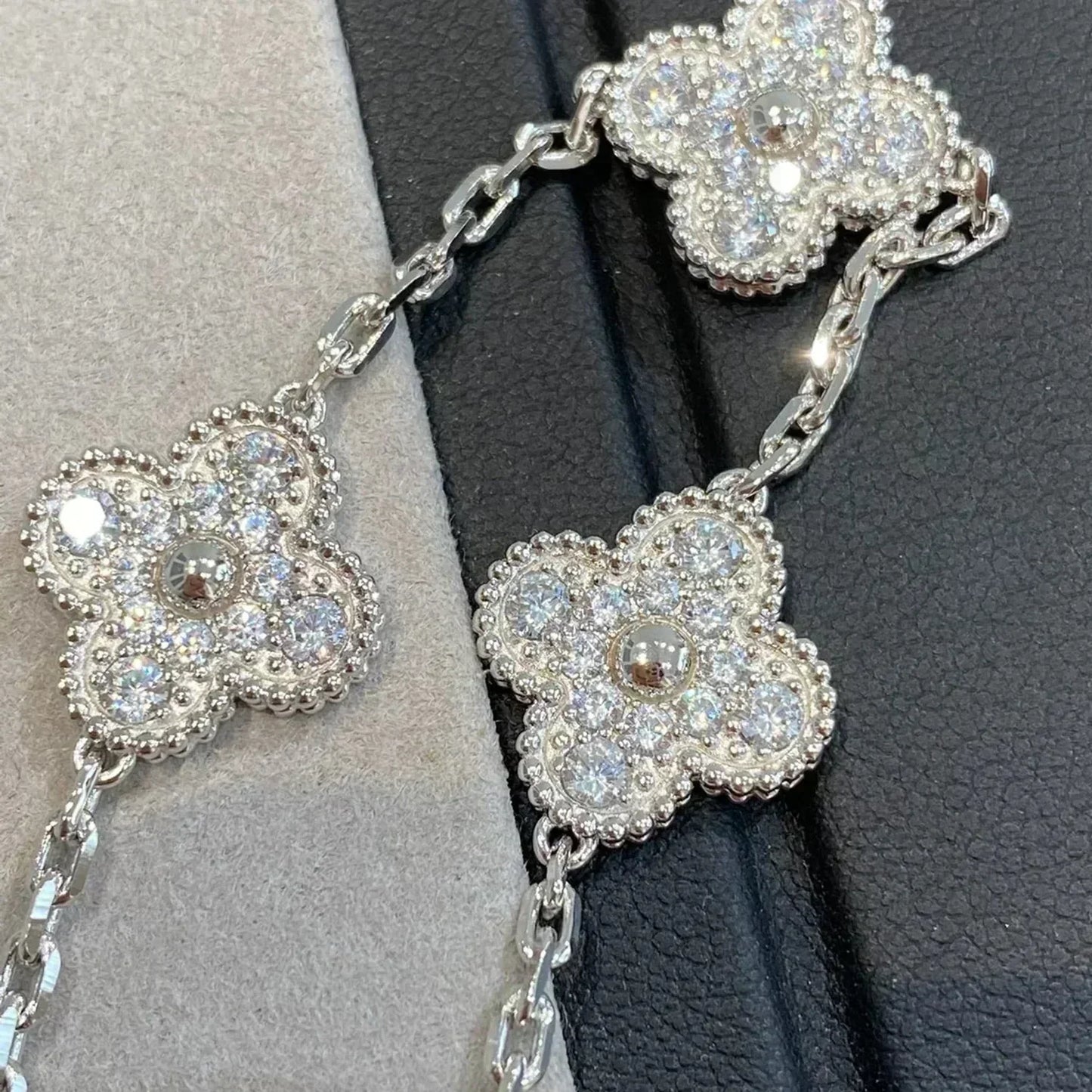 [Garvey]LUCKY CLOVER 5-MOTIF BRACELET - FULL-DIAMOND