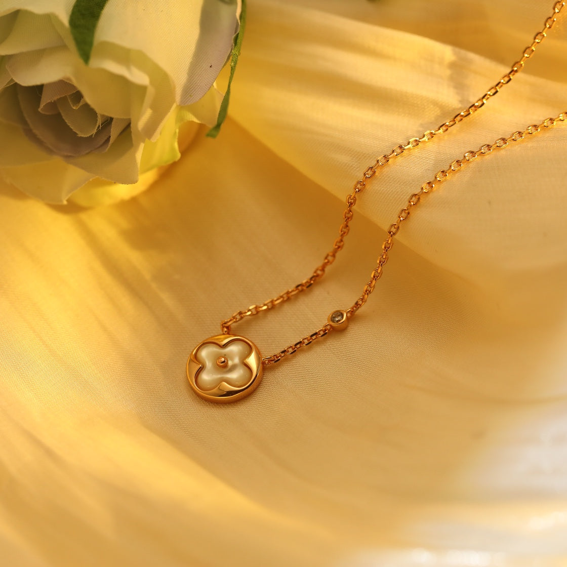 [Garvey ]SUN PEDANT PINK GOLD 1 DIAMOND NECKLACE