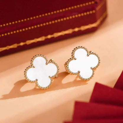 [Garvey ]CLOVER MEDIUM 1 MOTIFS  WHITE MOP STUD EARRINGS