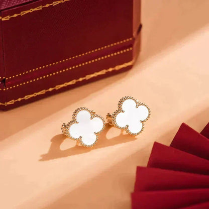 [Garvey ]CLOVER MEDIUM 1 MOTIFS  WHITE MOP STUD EARRINGS