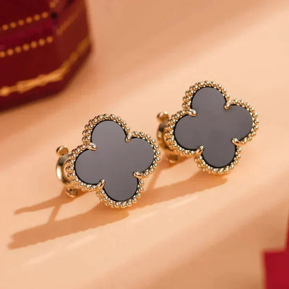 [Garvey ]CLOVER MEDIUM 1 MOTIFS  ONYX STUD EARRINGS