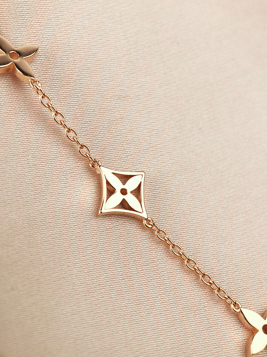[Garvey ]STAR AND SUN 7 MOTIFS GOLD BRACELET