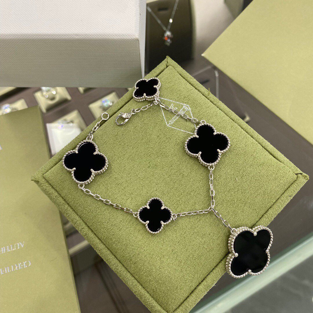 [Garvey ]CLOVER 5 MOTIFS SIVLER ONYX BRACELET