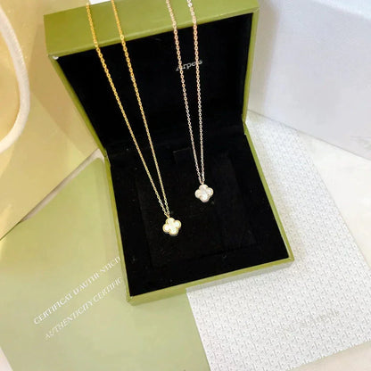 [Garvey ]CLOVER MINI 9.5MM WHITE MOTHER-OF-PEARL NECKLACE