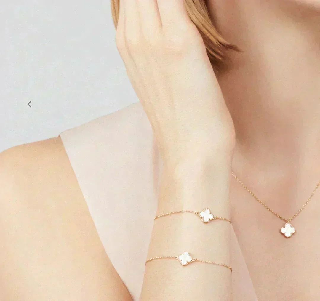 [Garvey ]CLOVER MINI 9.5MM WHITE MOTHER-OF-PEARL NECKLACE