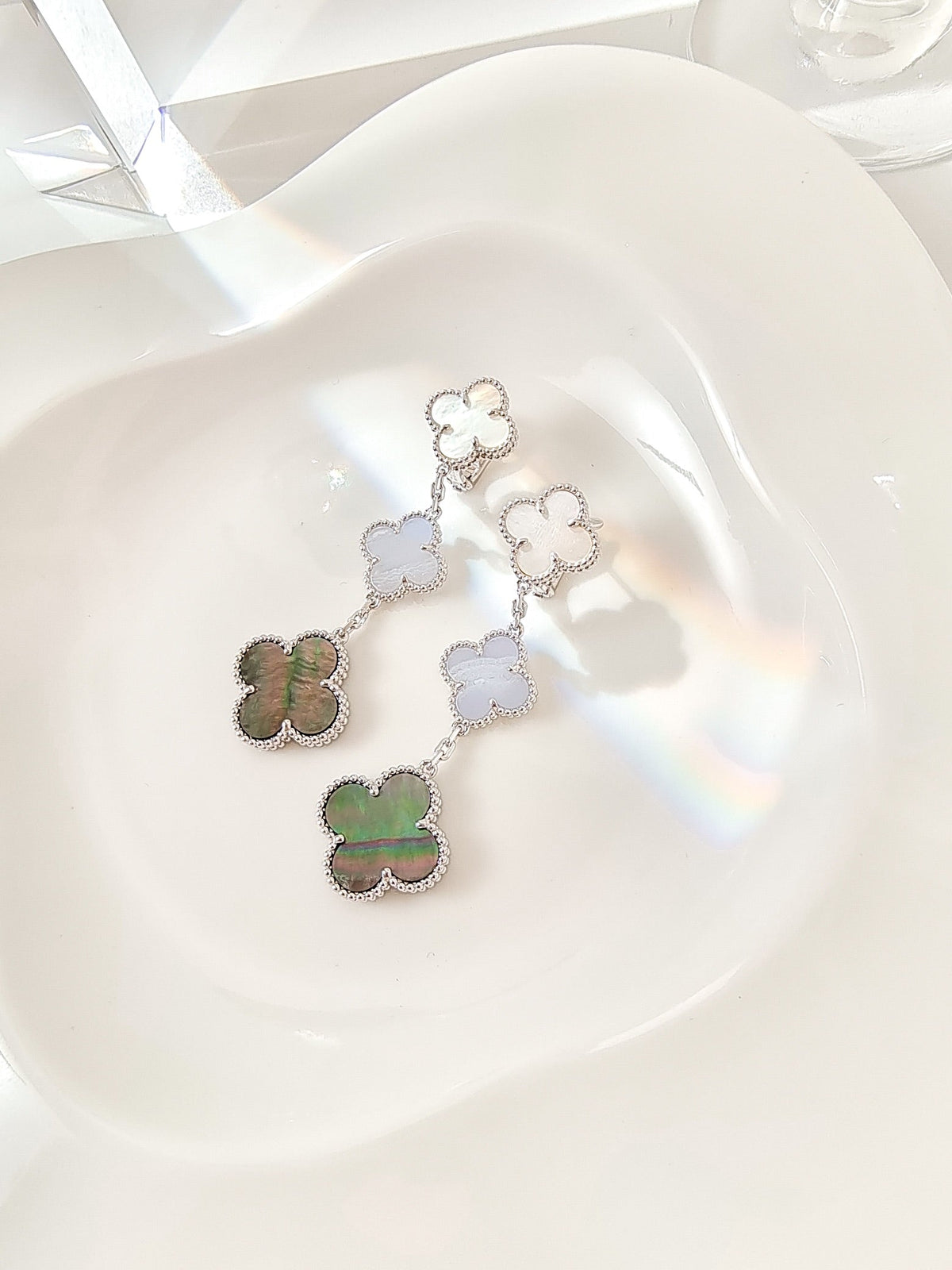 [Garvey ]CLOVER 3 MOTIFS CHALCEDONY DARK MOP SILVER EARRINGS