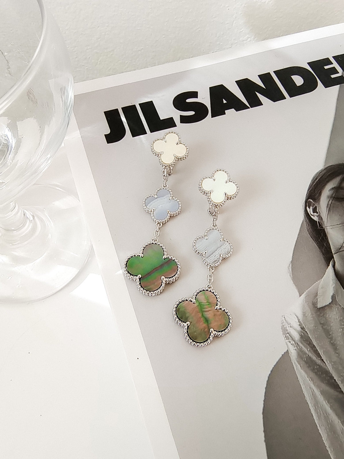 [Garvey ]CLOVER 3 MOTIFS CHALCEDONY DARK MOP SILVER EARRINGS