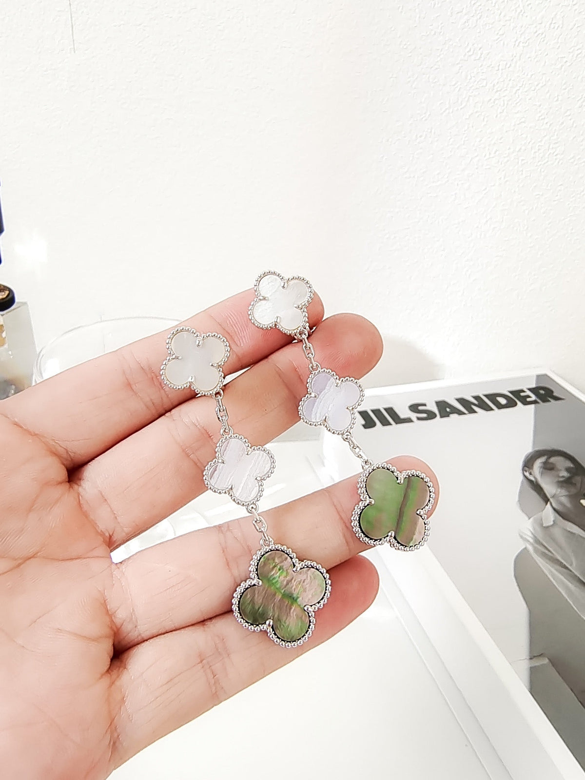 [Garvey ]CLOVER 3 MOTIFS CHALCEDONY DARK MOP SILVER EARRINGS
